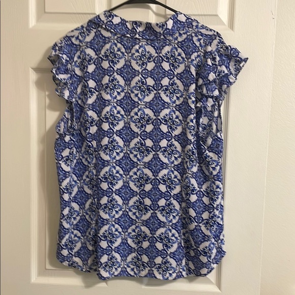 NWOT Liz Claiborne Blue and White Boxy Blouse with Notched Collar - Picture 4 of 4